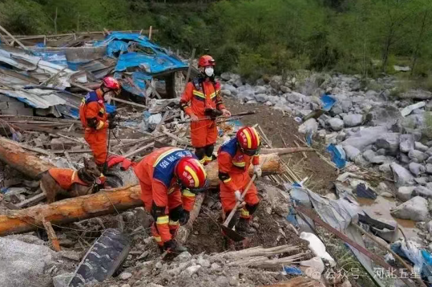 油動式大載荷長航時無人直升機——打造我國應急救援、防汛救災、森林草原消防的“新質戰斗力”!